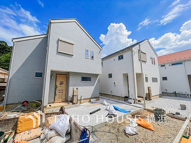 お住まいの顔となる玄関。住まう方のプライドを満たすクオリティを備えています。(2026年10月撮影)