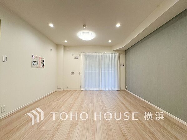 一日の疲れをいやしてくれる寝室。時を忘れて過ごす場所として過ごせるお部屋。