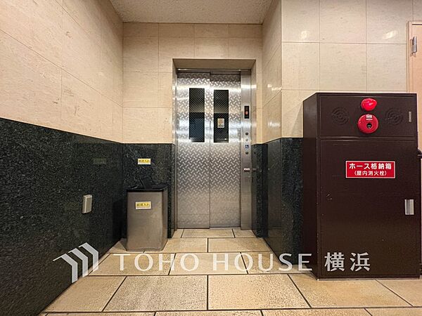 大きな荷物やお買い物帰りの重い荷物にも安心のエレベーター。