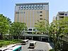 周辺：新百合丘オーパ　800m　新百合ヶ丘駅前。ファッションや日用品、生活雑貨など多彩なお店が揃っています。レストランやカフェも。 