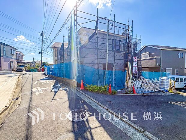生活利便に優れた住環境に立地し、ゆとりある生活が送れます。（2026年10月撮影）