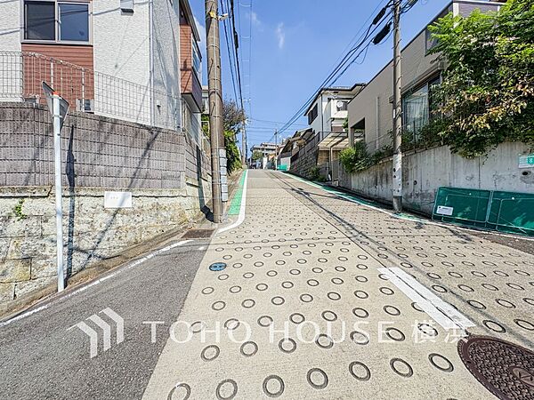 生活利便に優れた住環境に立地し、ゆとりある生活が送れます。