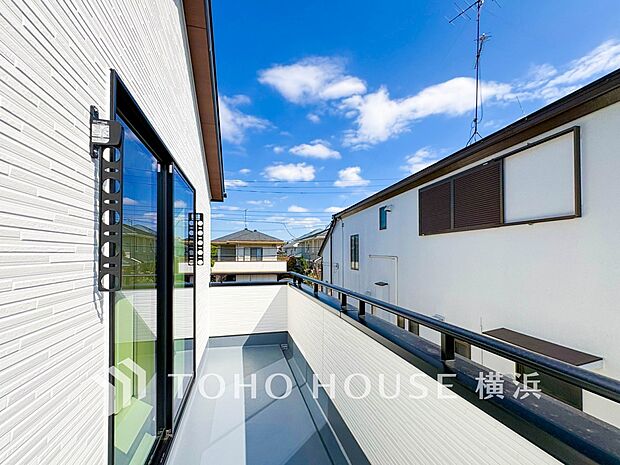 お部屋にも爽やかな風と暖かく柔らかな日差しが差し込み、毎日の暮らしを豊かに彩ります。