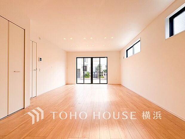 和やかで洗練された空間の演出。※生成AIによるイメージです。家具・小物は販売価格に含まれません。