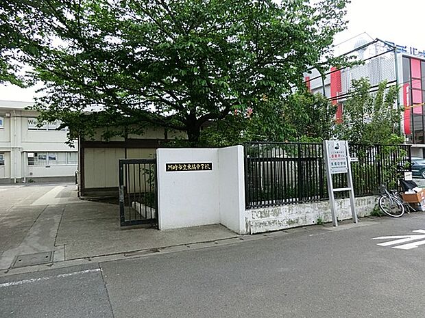 川崎市立東橘中学校 900m 徒歩12分。部活などで帰りが遅くなっても安心の距離感です。