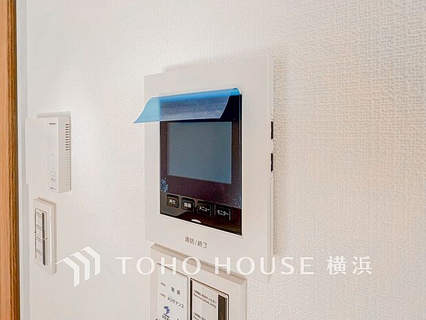 誰が来てもわかる様にモニター付きインターホンを設置。快適と安らぎを合わせた優しい設計。