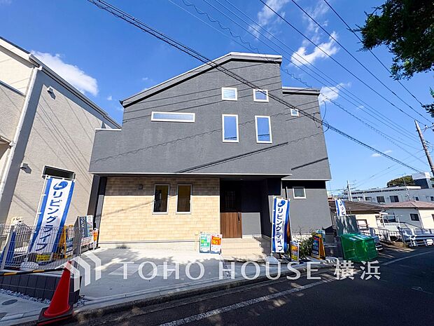 お住まいの顔となる玄関。住まう方のプライドを満たすクオリティを備えています。 