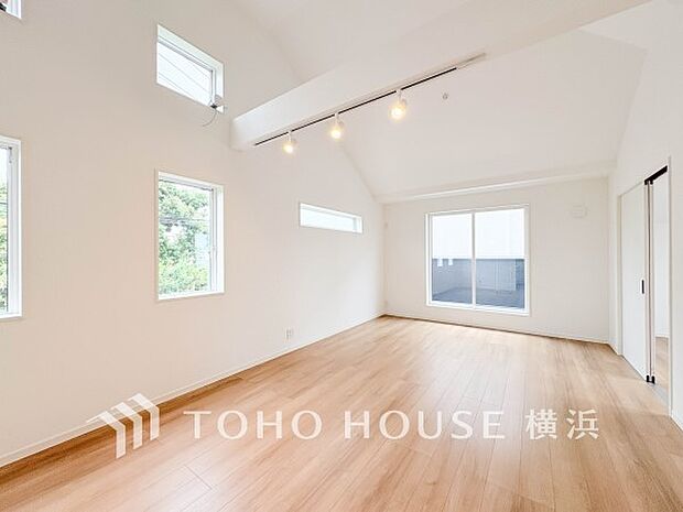家族と過ごす時間を大切にしたい方にぴったりの明るくゆとりある住空間です。