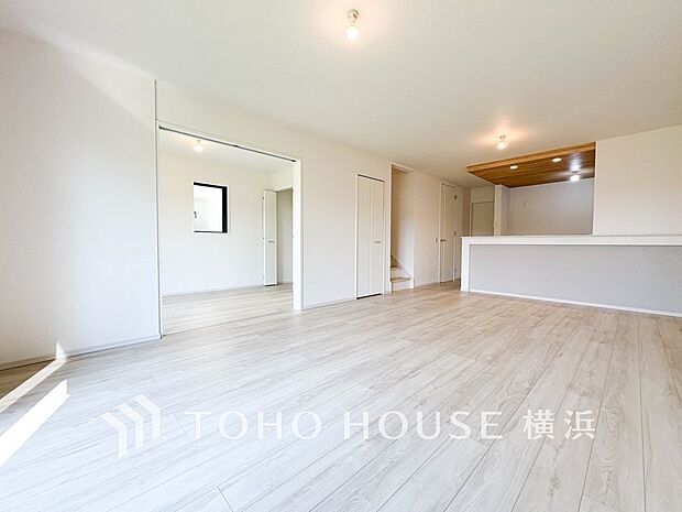和やかで洗練された空間の演出。寛ぎとコミュニケーションを育む居心地のよい場所。