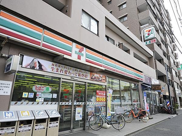 セブンイレブン通町店　89m　24時間営業。近くにあるとちょっとした買い物にも便利ですね。