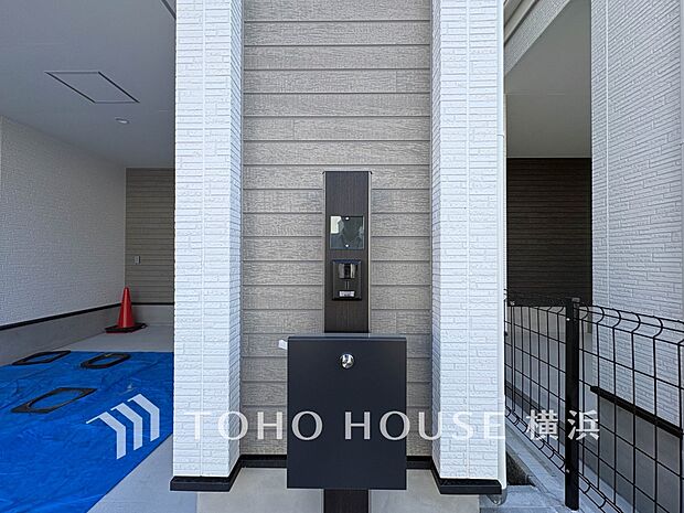 スタイリッシュな外観に見合う、オシャレな郵便受け。毎朝新聞を受け取るのも楽しみになりそう。