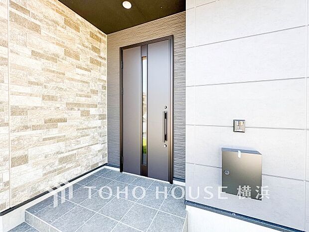 お住まいの顔となる玄関。住まう方のプライドを満たすクオリティを備えています。