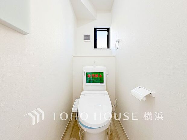 多機能型の温水洗浄付きトイレを標準設置しています。