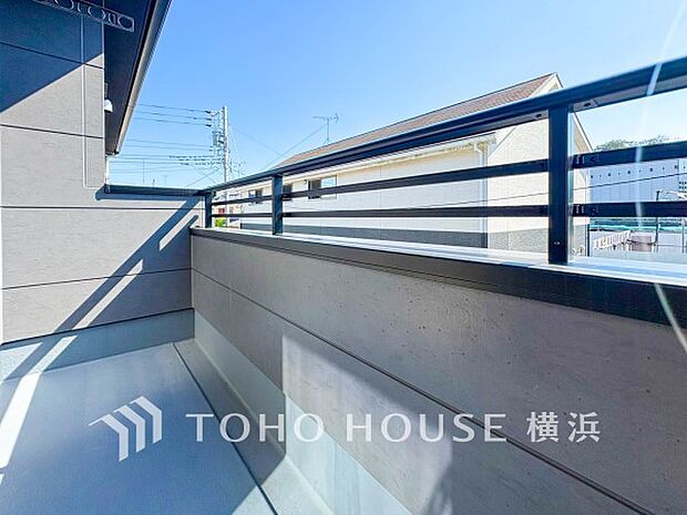 大空と眺望を心ゆくまで楽しめます。広々としたオープンエア空間が開放感あふれる毎日を演出。