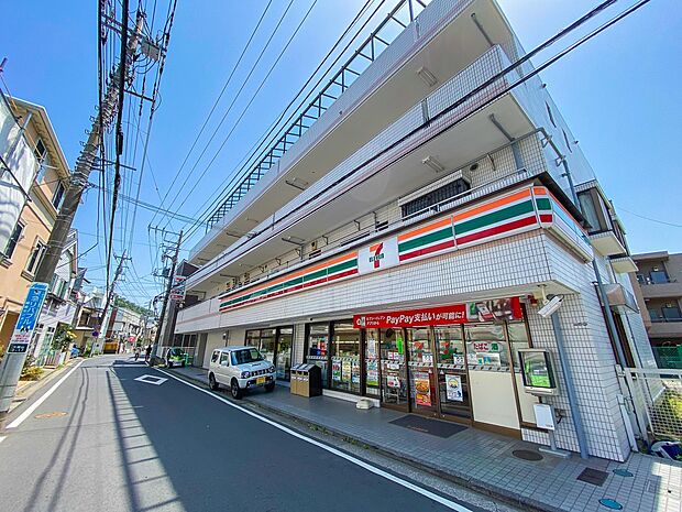 セブン-イレブン 横浜太尾町店　1100m　24時間営業。近くにあるとちょっとした買い物にも便利ですね。 