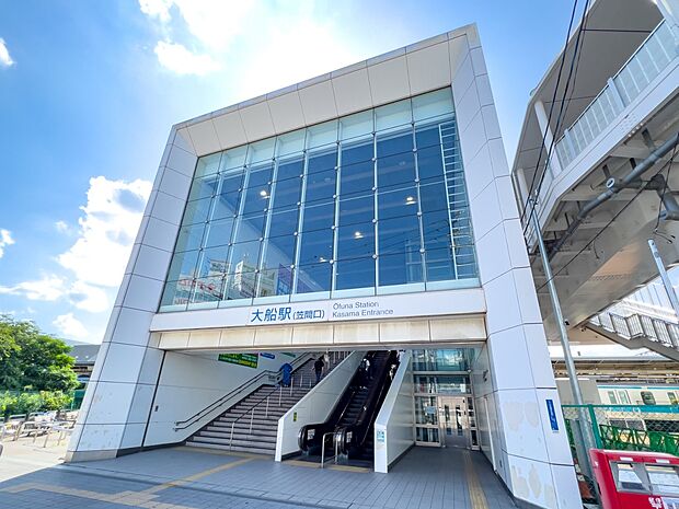 JR各線・湘南モノレール「大船」駅（笠間口）　880m　4路線利用可能なビッグターミナル。駅前には大規模に広がる商店街で毎日賑わっています。   
