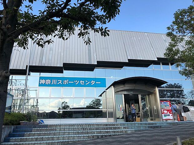 横浜市神奈川スポーツセンター　1200m　体育室、研修室やトレーニング室を市民は利用できます。トレーニング室は300円で3時間までです。 