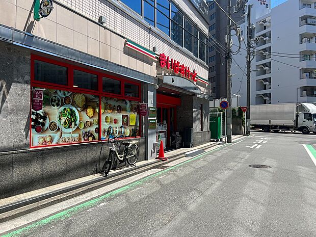 まいばすけっと横浜駅北店　650m　安くて便利な小さなイオン。ちょっと買い物したいときにすぐ行ける小型スーパー。 