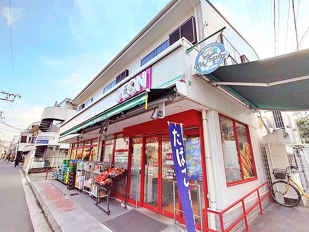 まいばすけっと杉田駅南店　700m　イオン系列の小型スーパー。食品、雑貨等、生活に必要なものをコンパクトに手に入れることができます。 