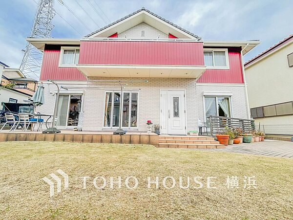 帰宅されるご家族や訪れる方を優しく迎え、安らぎに満ちた生活空間を予感させてくれます。