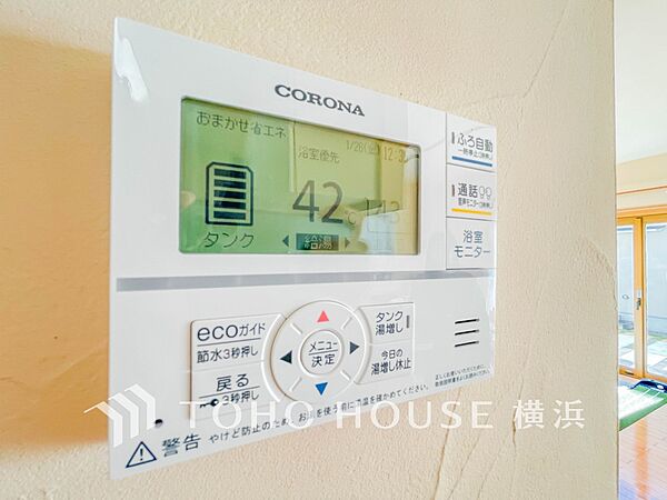 【オートバス】　湯温の設定から湯船の水量まで設定できる給湯設備。