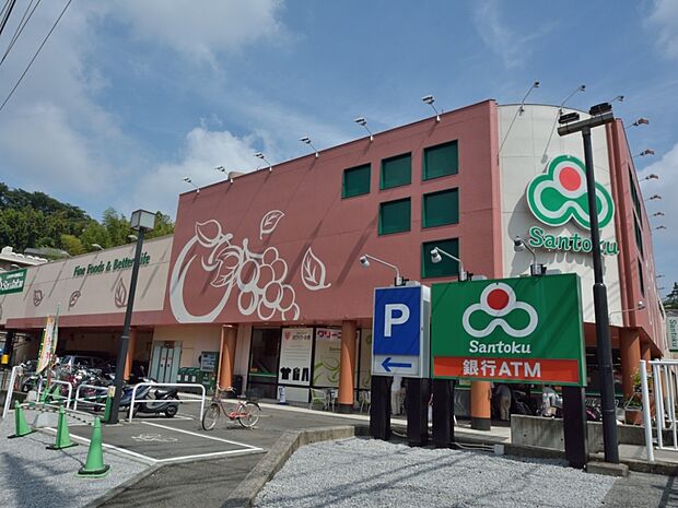 Santoku高田店　1100m　全国の産地より美味しさを追求した逸品の数々を取り揃え。 