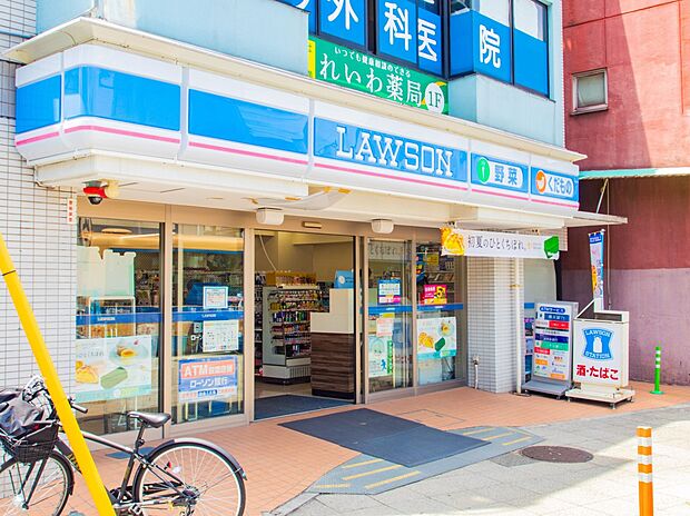 ローソン 横浜山元町二丁目店　550m　近くにあるとちょっとした買い物にも便利ですね。 