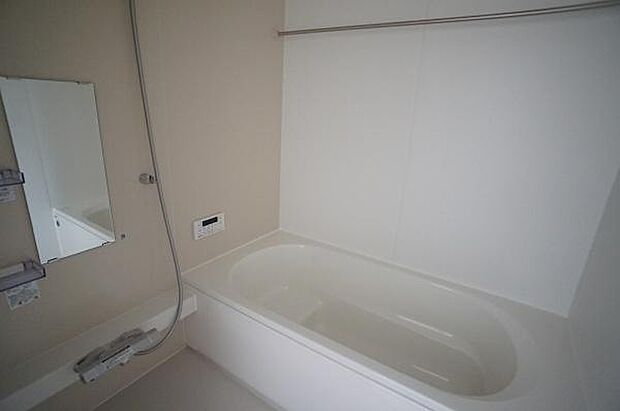 外の視線が気にならない浴室です。