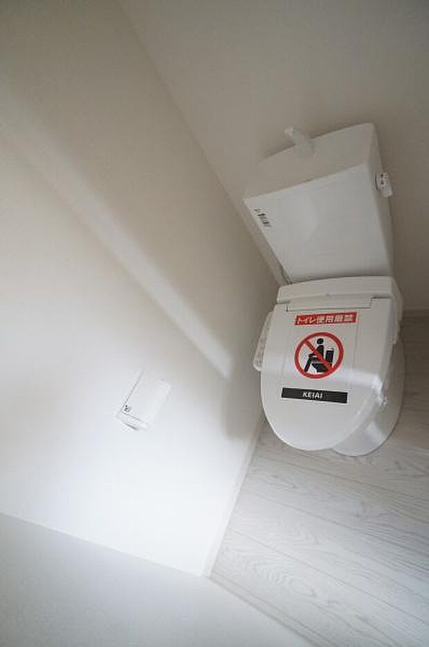 1階、2階共に温水洗浄便座です。