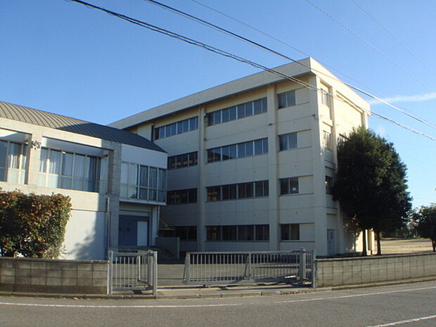 取手市立取手第二中学校まで1100m