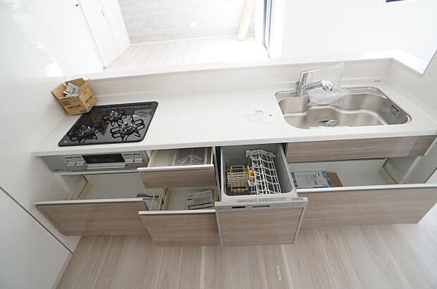 食器洗浄乾燥機付きで家事をサポート。