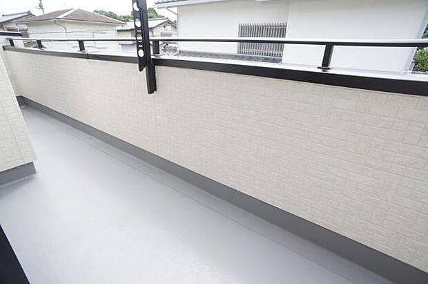 物干し金物付ワイドバルコニー。