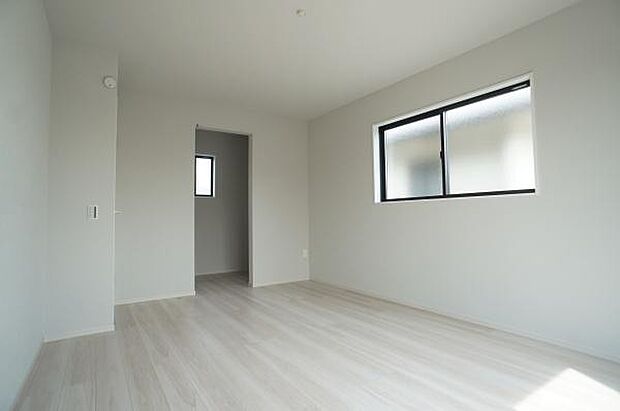 2階、WIC付洋室10,8帖。