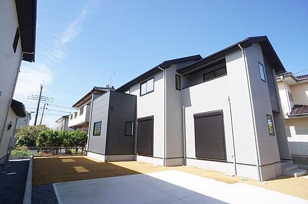 LDK前の太陽の下のリビング。