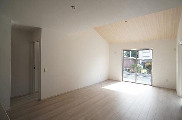 南から陽光注ぐ陽だまり空間。