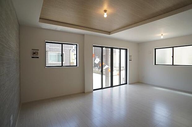 家族の笑顔が広がります。