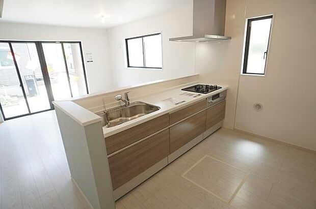 会話の弾むカウンターキッチン。