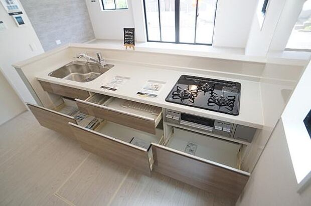 たっぷり入るスライドキャビネット。