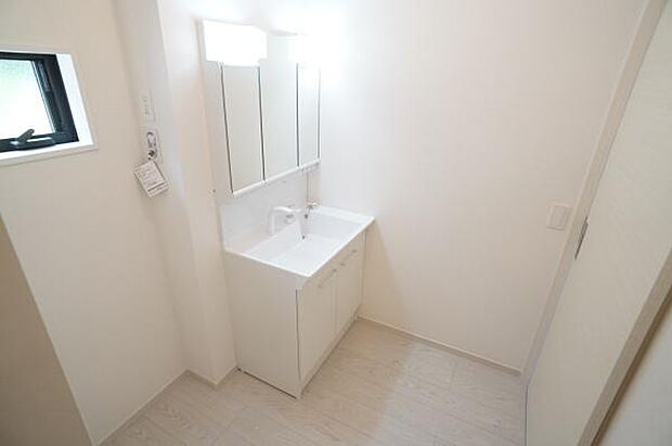 見やすい三面鏡。