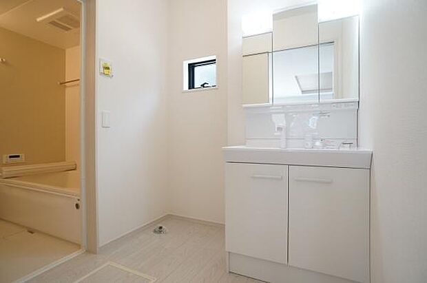 清潔感のある洗面室。