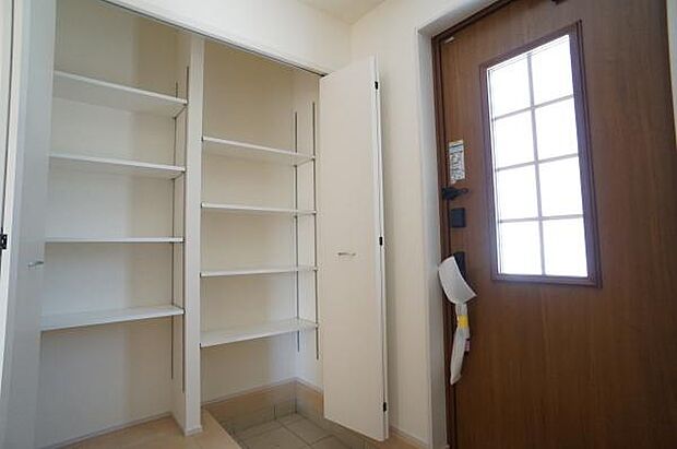 大容量の靴を収納できます。