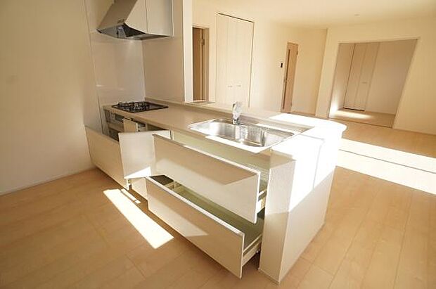 スライド収納で出し入れしやすく。