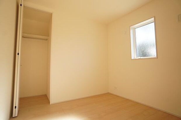 コンパクトな洋室3，75帖。