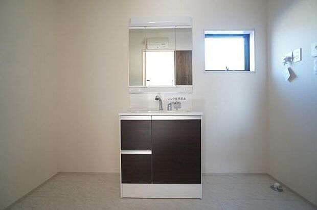 1，5坪のゆとりある洗面室で身支度を。