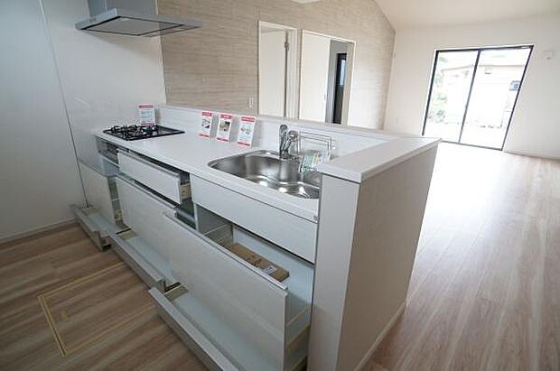 スライド収納で出し入れしやすく。