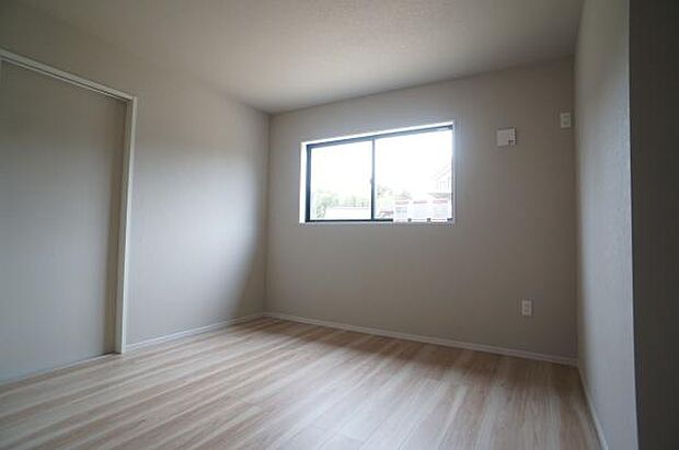 二か所の出入り口でLDKからの入室も。