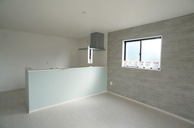 ダイニングスペースも明るさを。