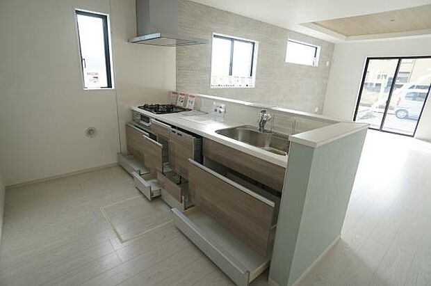 出し入れしやすいスライド収納。