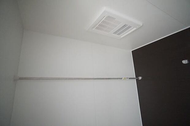 浴室暖房乾燥機付きで快適です。