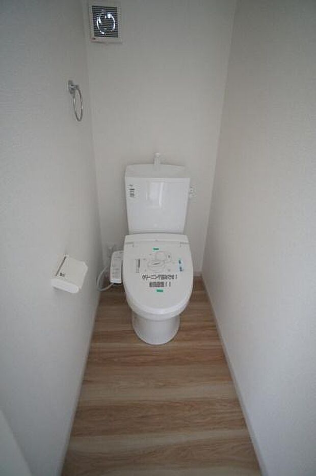 1階、2階共に温水洗浄便座です。